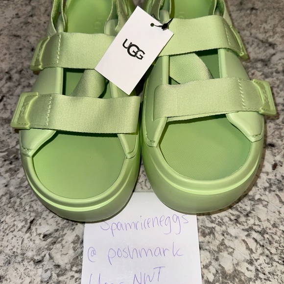 NWT UGGS STRATUS GREEN 8 W 6 M - Picture 1 of 7